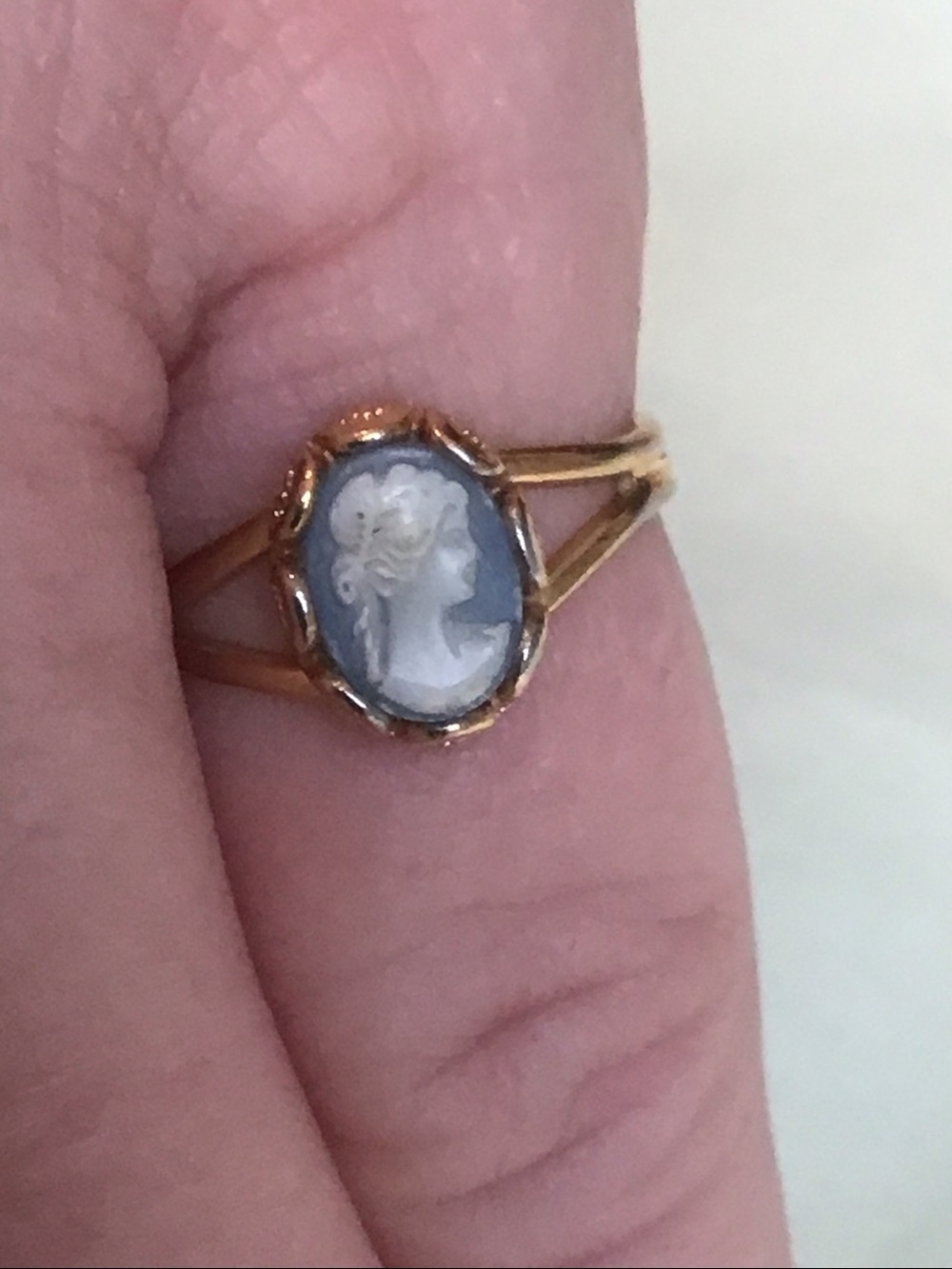 Vintage Avon Victorian Cameo Silhouette Ring, Gold-toned Blue/White, adjustable